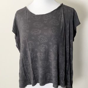 Rock & republic 1x, grey tshirt, skulls, back snap